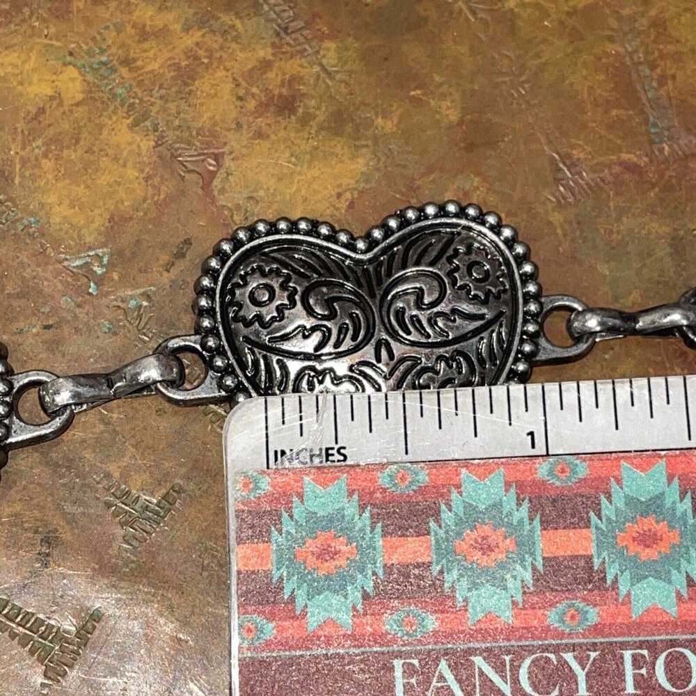 Womens Western Southwest Silver Heart Chain belt adjustable to 41 inch fall - Picture 10 of 10